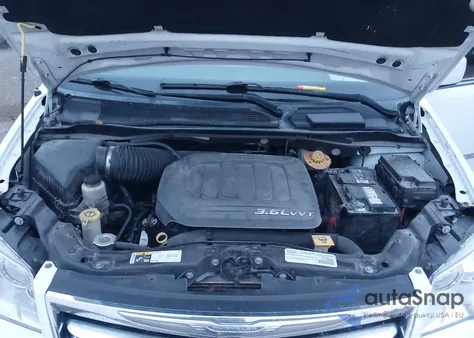 2016 Chrysler Town & Country Touring из США, поврежденный, VIN 2C4RC1BGXGR198617